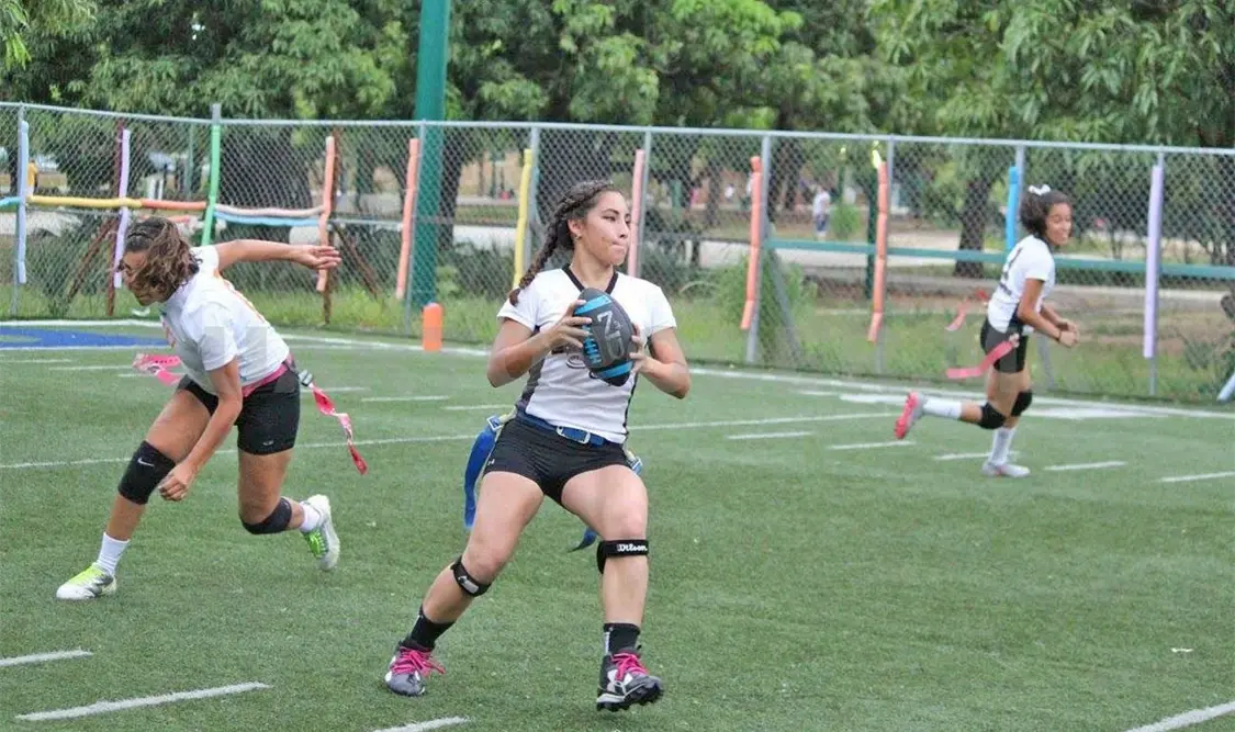 Hoy, finales de femenil y heavy weight