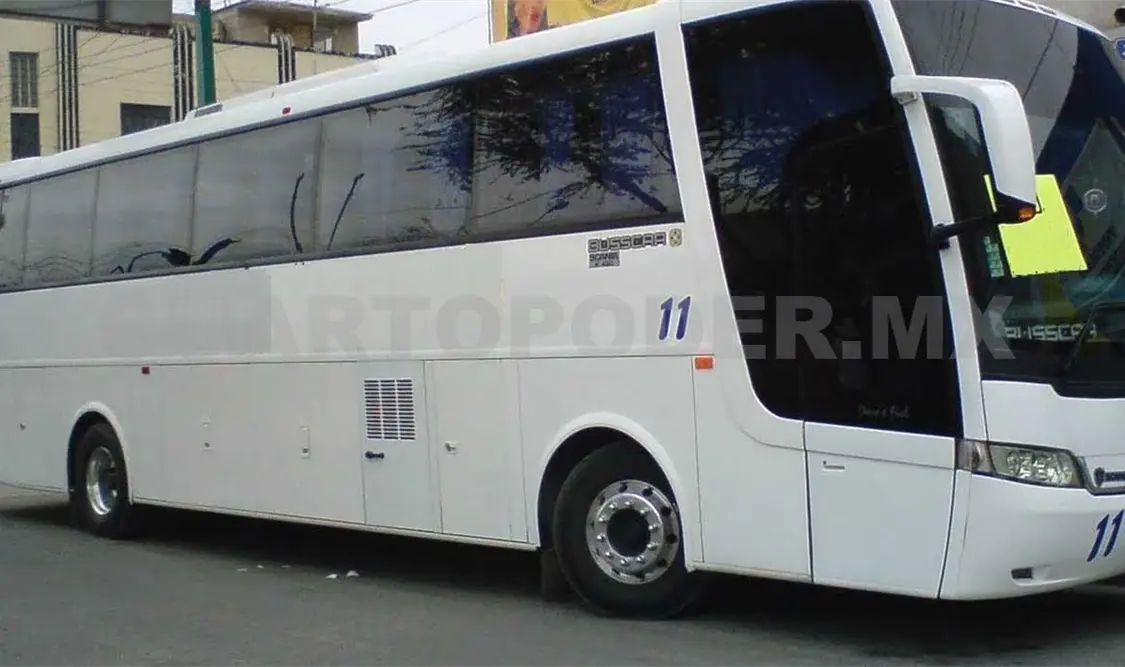 Transporte turístico pirata, carece de algún tipo de seguro a los viajeros, ni garantía de que los camiones hayan sido verificados. CP