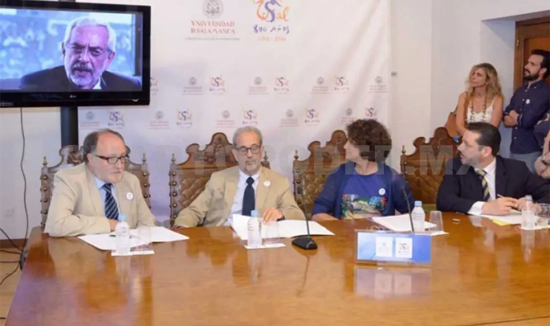 El rector de la USAL, Daniel Hernández (segundo de izq. a der.), al presentar en su universidad el programa para la Filuni. Cortesía