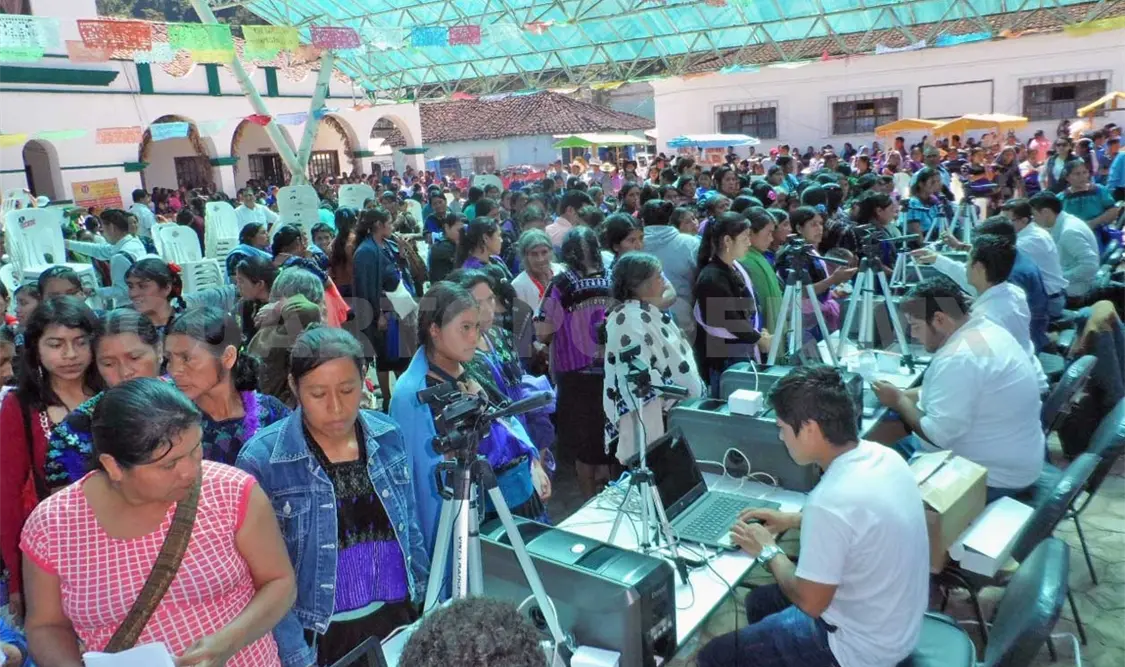 Credencializan a mujeres para el programa Bienestar