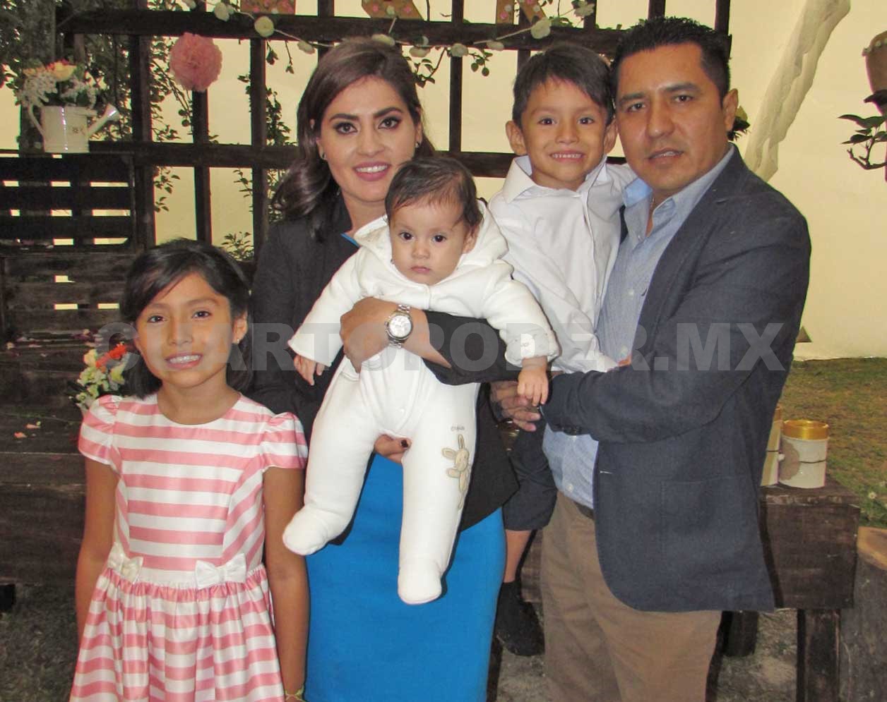 Elena y Renata reciben el primer sacramento