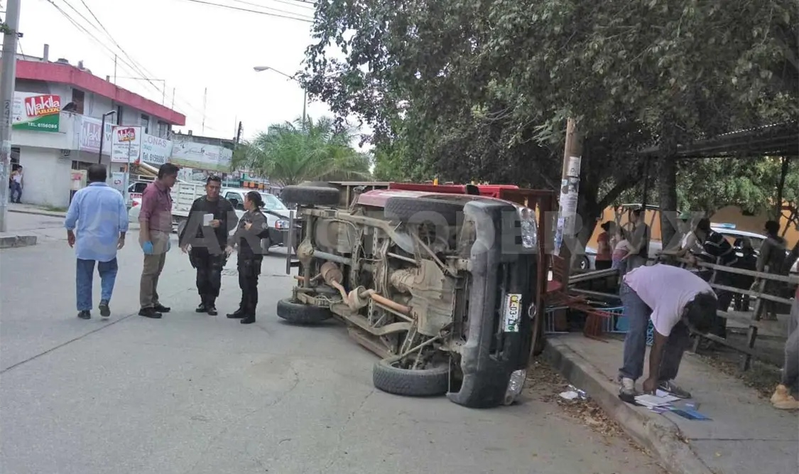 Fuerte accidente entre Estaquitas