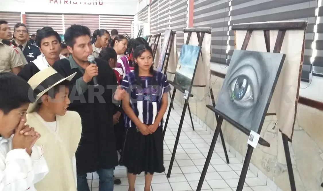 Exponen pintores chamulas en la 31 Zona Militar