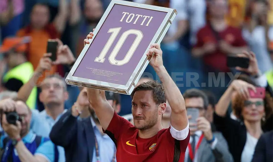Playera de Totti con la Roma fue enviada al espacio