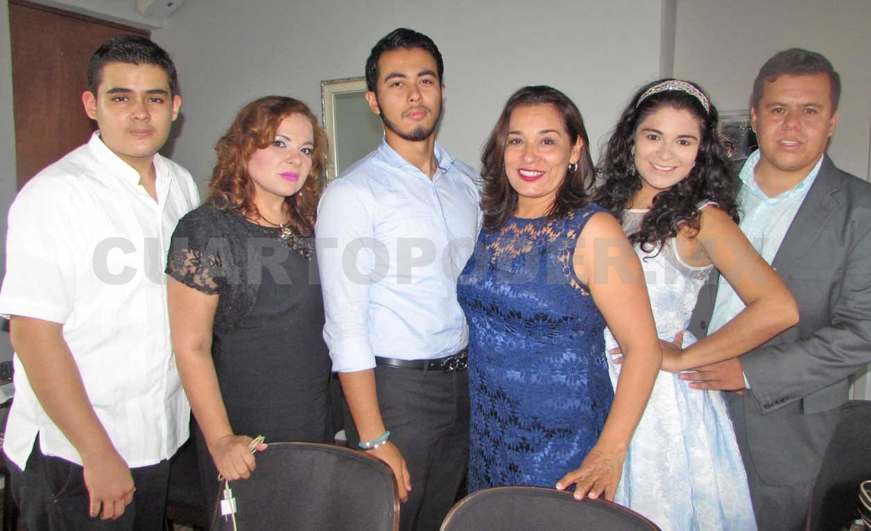 Feliz pareja se une en matrimonio