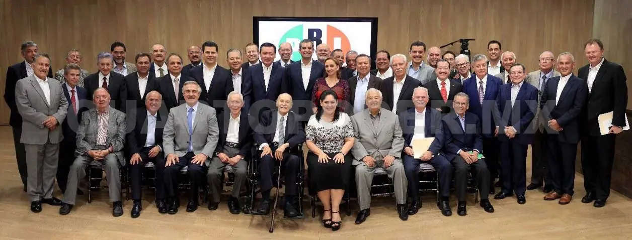 Se reúne exgobernadores en el Pri nacional