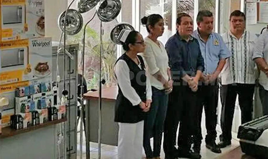 El director general del hospital, Víctor Hugo Mendoza, agradeció el apoyo dado al nosocomio. Ramón García / CP