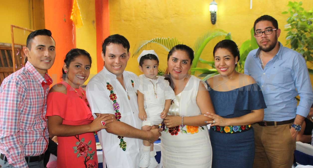 Gerardo recibió las aguas del bautismo