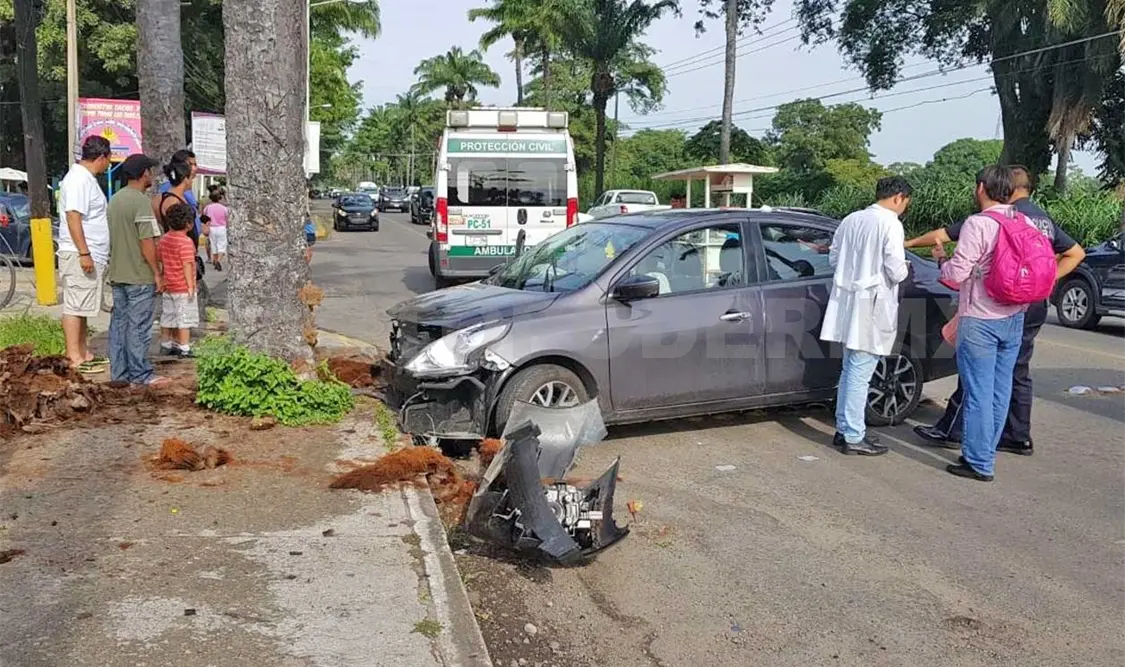 El accidente ocurrió ayer por la tarde sobre el Bulevar Manuel Velasco Suárez, en Tapachula. Rafael Victorio / CP