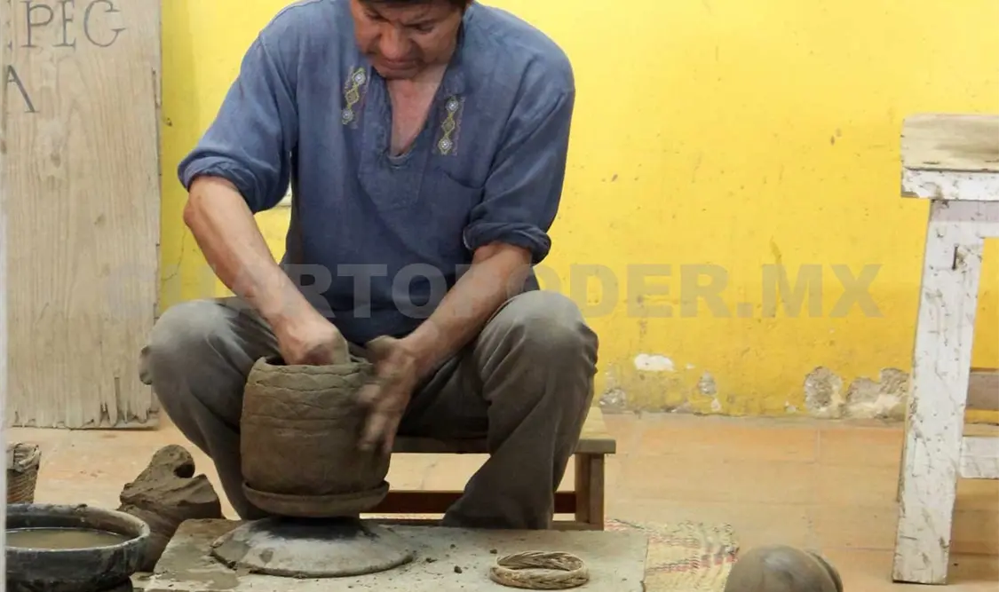 Artesanos de barro negro, herederos de una tradición prehispánica