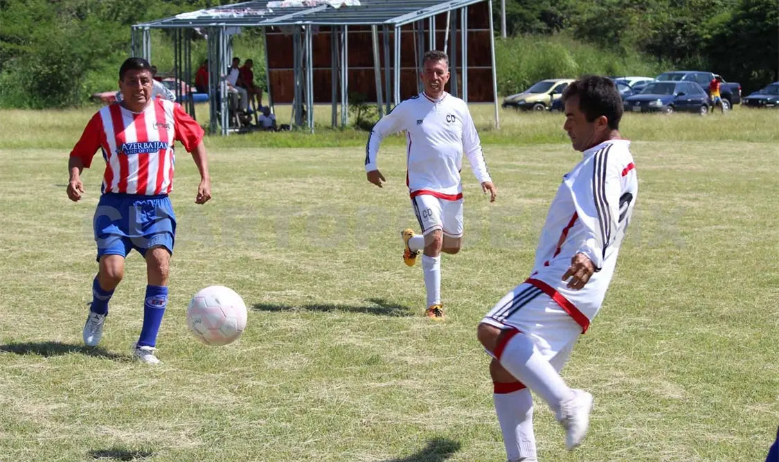 Deportycosas se impone por 7-4 a Magisterio