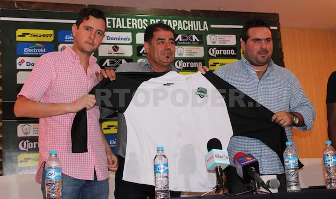 Cafetaleros da las gracias a Paco Ramírez