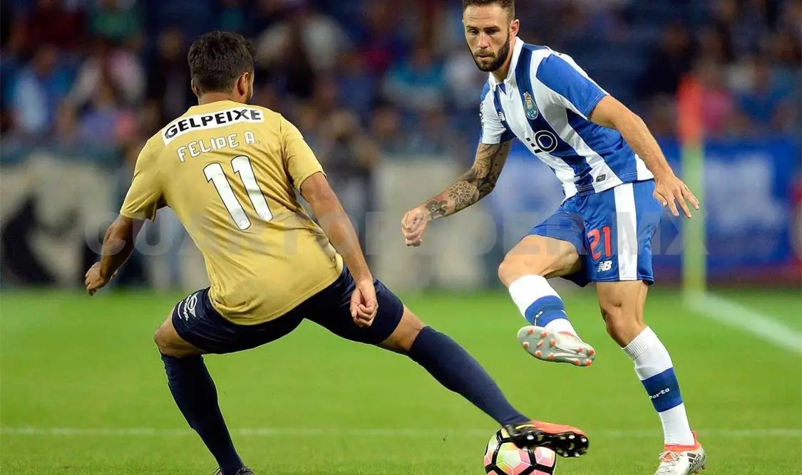 Layún se perderá inicio con el Porto
