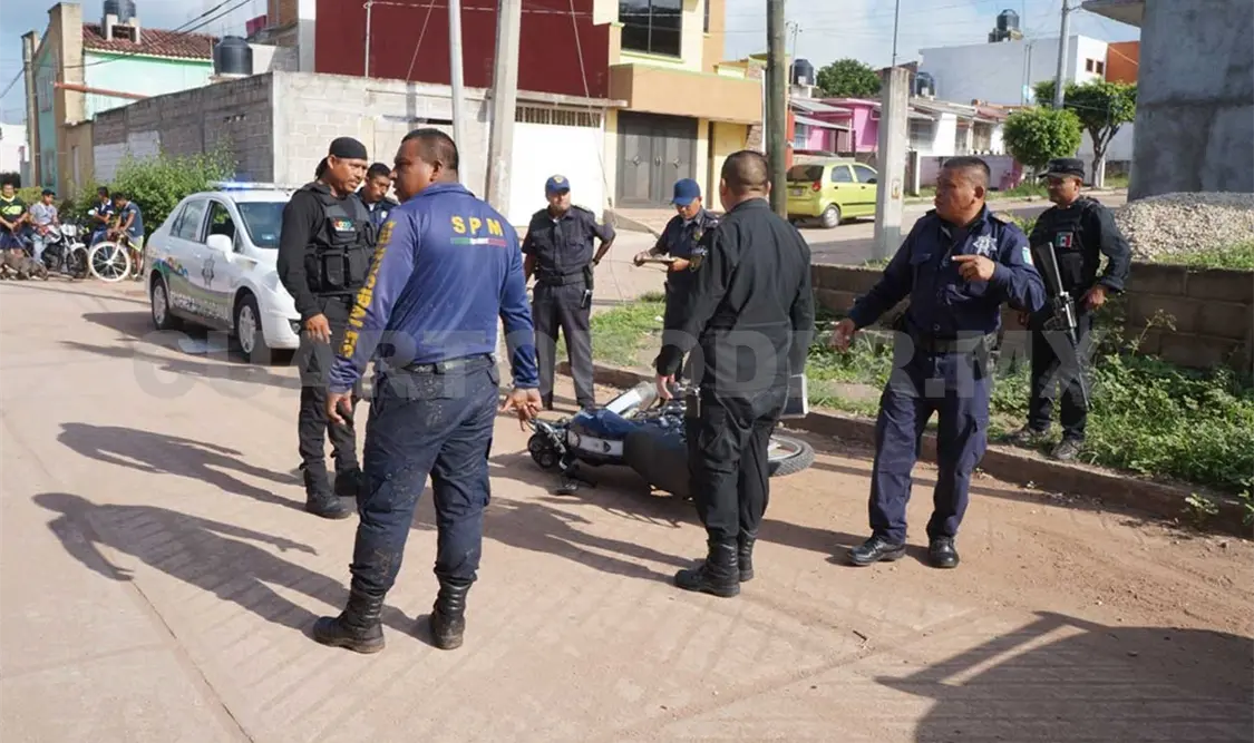 Policías frustran robo de motocicleta