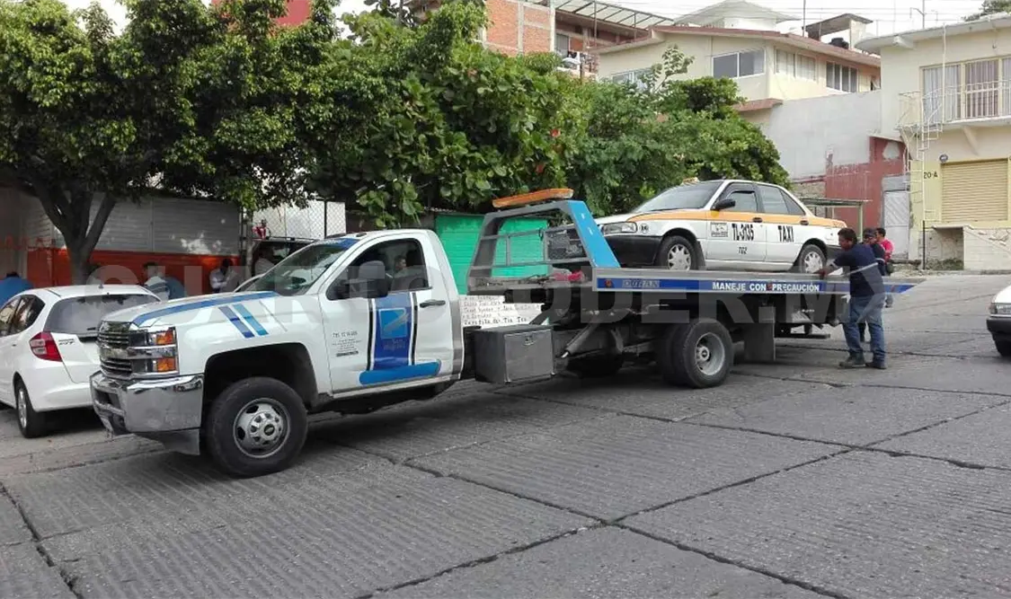 Mantienen operativos en contra de taxis-colectivo