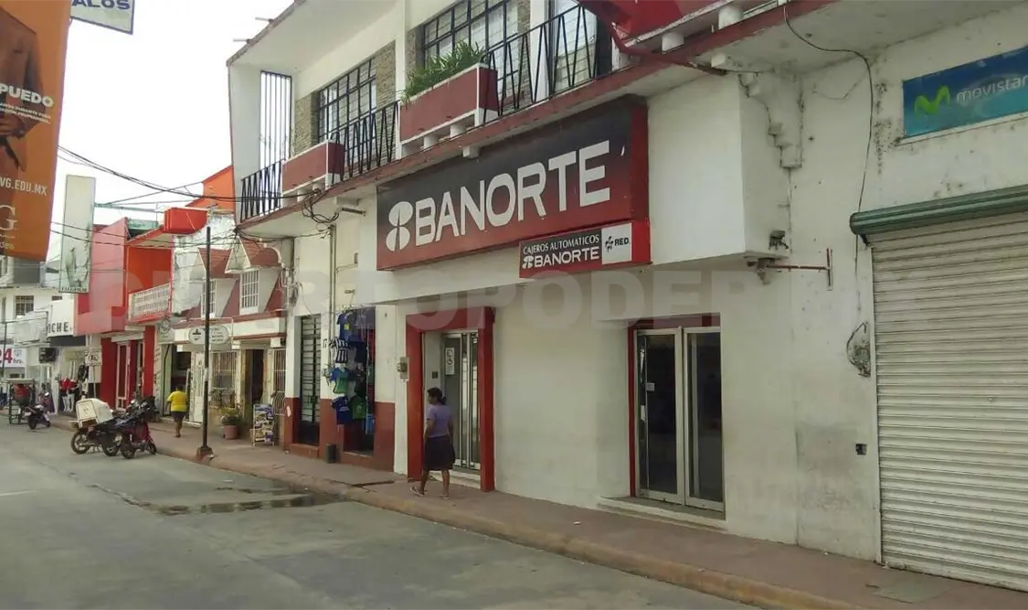 Sujetos armados asaltan Banorte