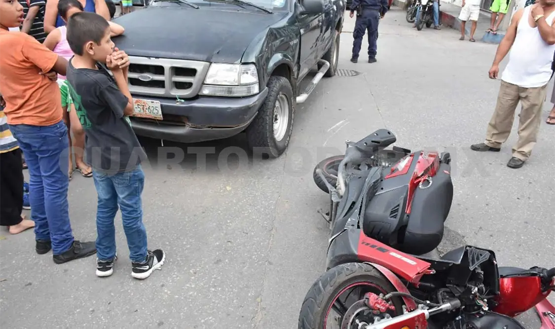 Camioneta chocó a motoneta