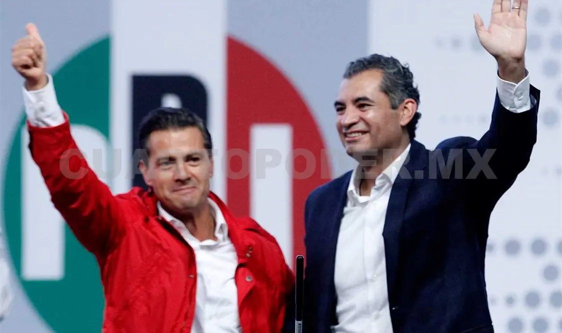 El presidente de México, Enrique Peña Nieto, y el líder nacional del Partido Revolucionario Institucional, Enrique Ochoa Reza. NTX