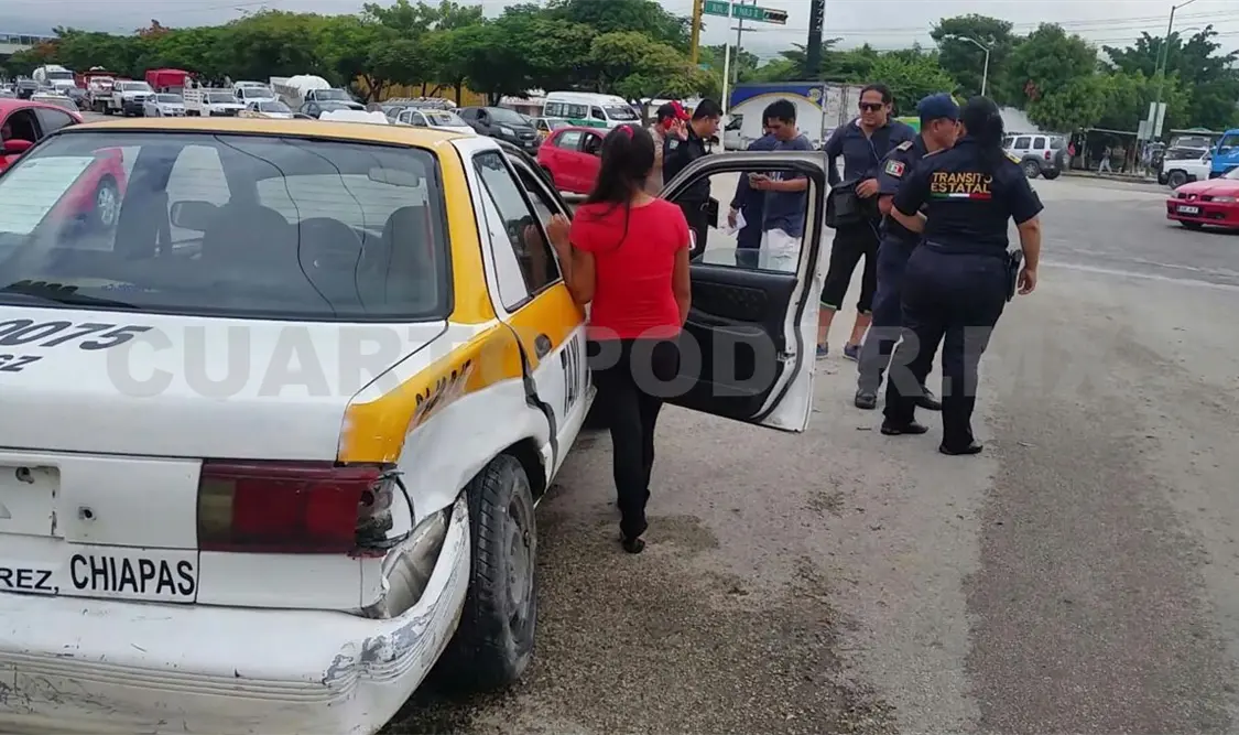 Sexagenaria lesionada en taxi impactado