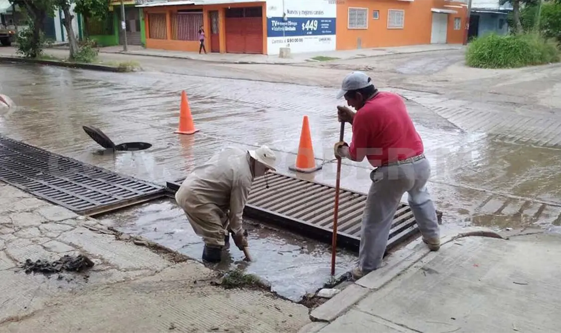 Retiran 3.5 toneladas de basura de alcantarillas