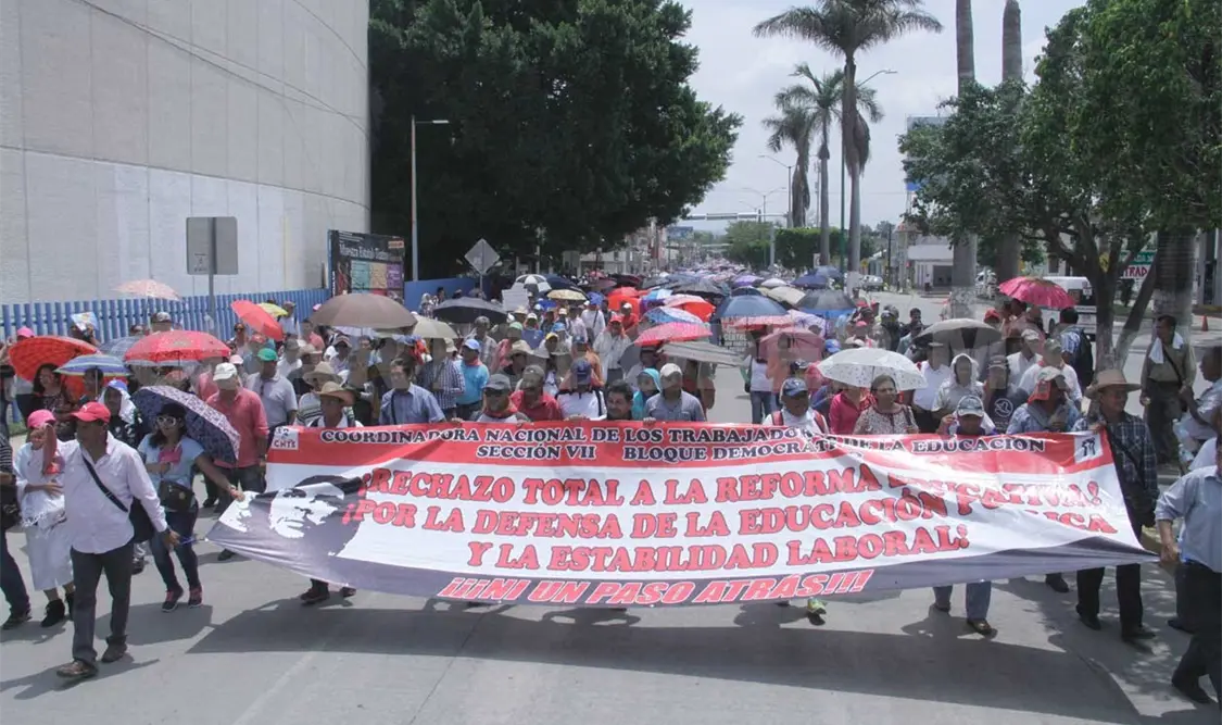 Vigentes órdenes de aprehensión a maestros