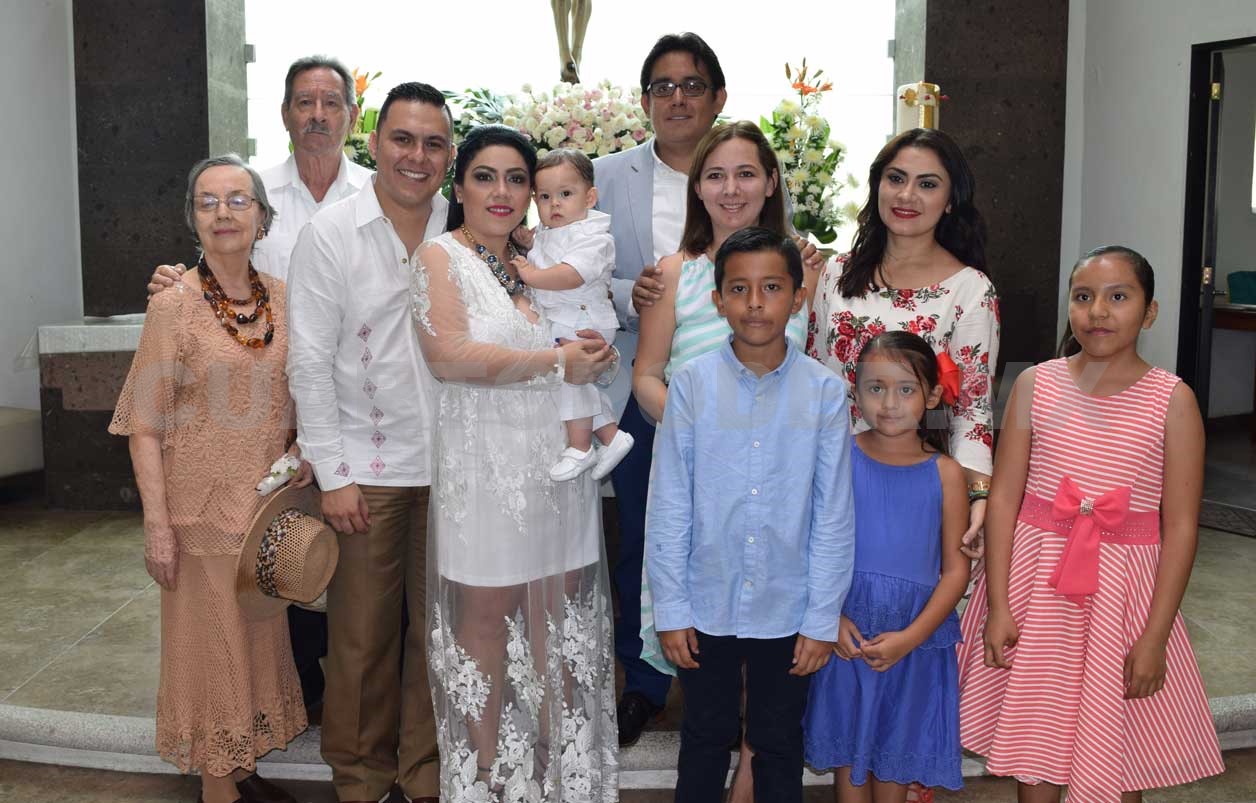 Mateo recibe el primer sacramento