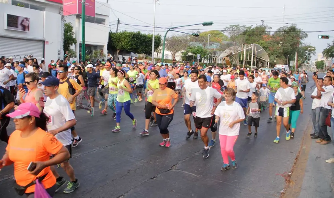 En el parque Bicentenario se dio el banderazo de salida de la competencia que tuvo como objetivo celebrar el Día Internacional de la Juventud. Guillermo Ramos/CP
