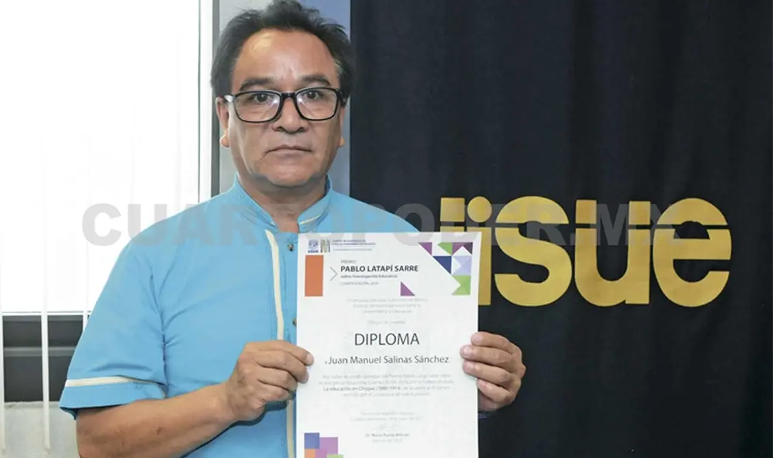 Obtiene egresado el Premio Pablo Latapí Sarre