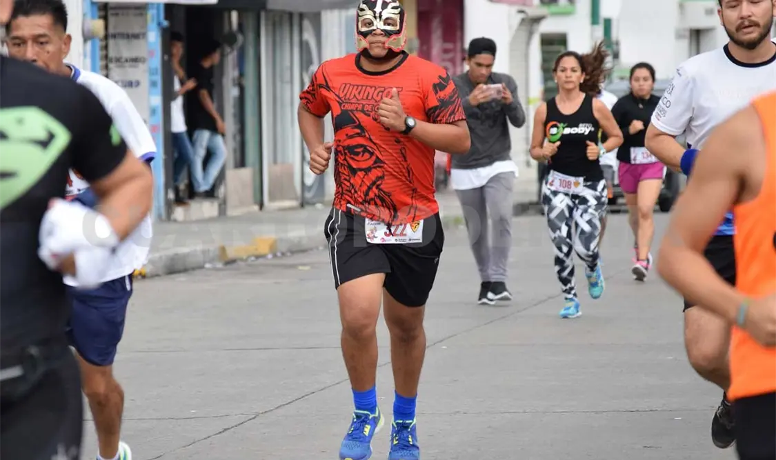 Invitan a correr como Superhéroe