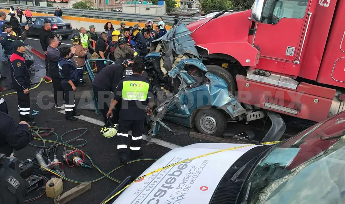 Joven queda prensado luego de choque