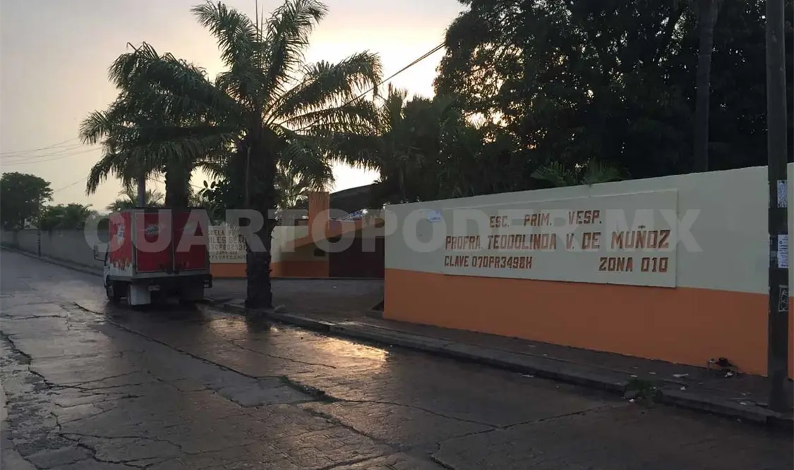 A punta de pistola roban aportaciones escolares