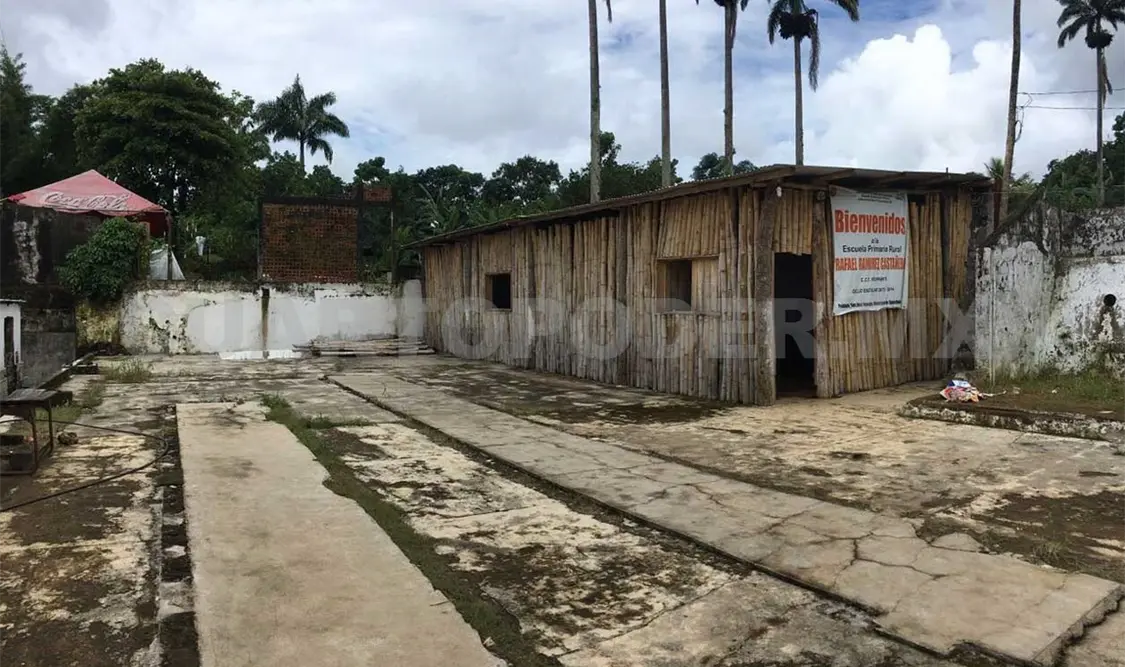 Desarman escuela en desalojo