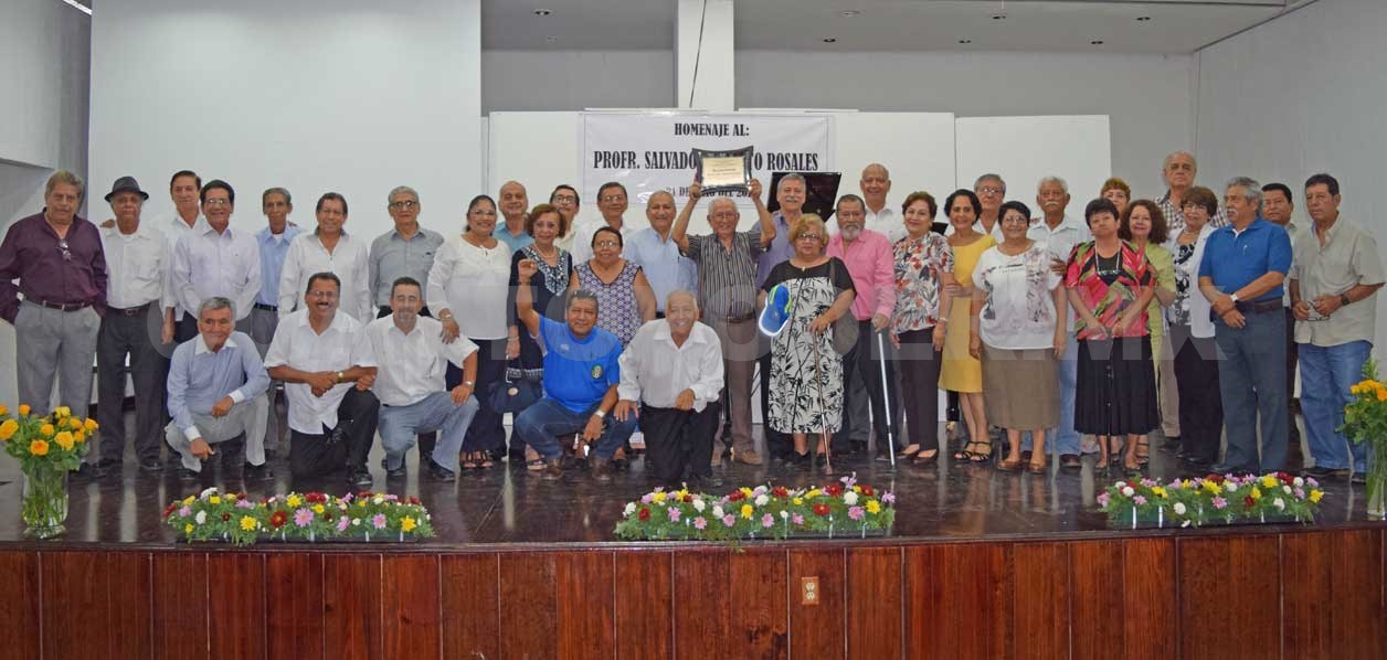 Salvador recibe gran reconocimiento