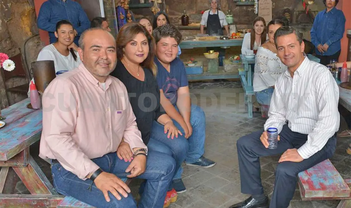 En el video, transmitido en el marco de su Quinto Informe de Gobierno, conversa con guías de turistas. Presidencia