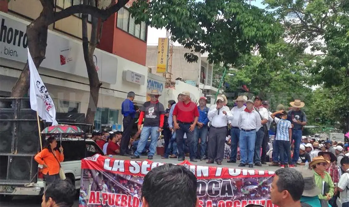 Salen a la calles para pedir publicación de convocatoria seccional. Guillermo Ramos / CP