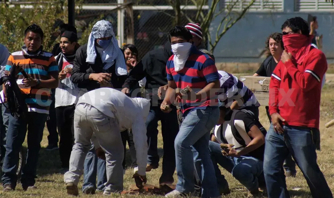 Grupos porriles ahorcan a la UABJO, reconocen