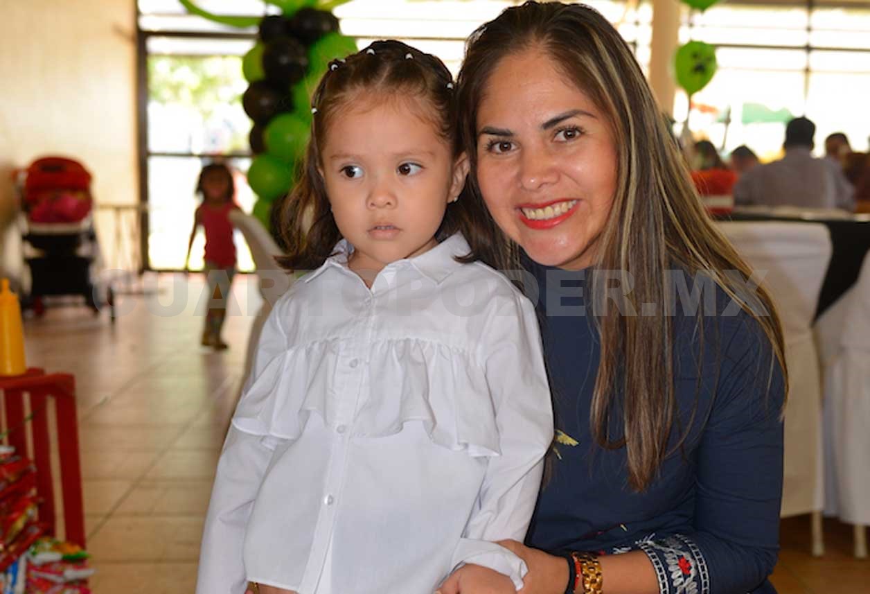 Hermanitos celebran juntos un año más