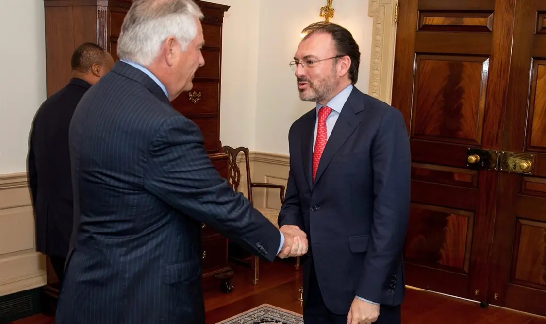 México no seguirá en la mesa si Trump inicia salida del TLCAN: Videgaray
