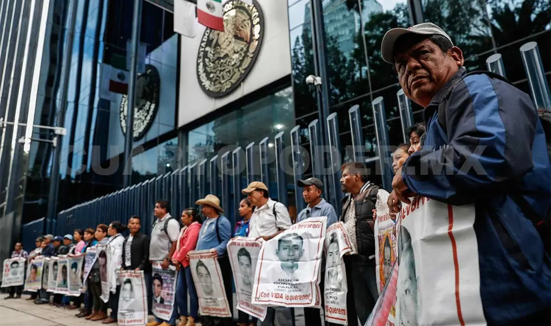 Padres de normalistas se reúnen con procurador
