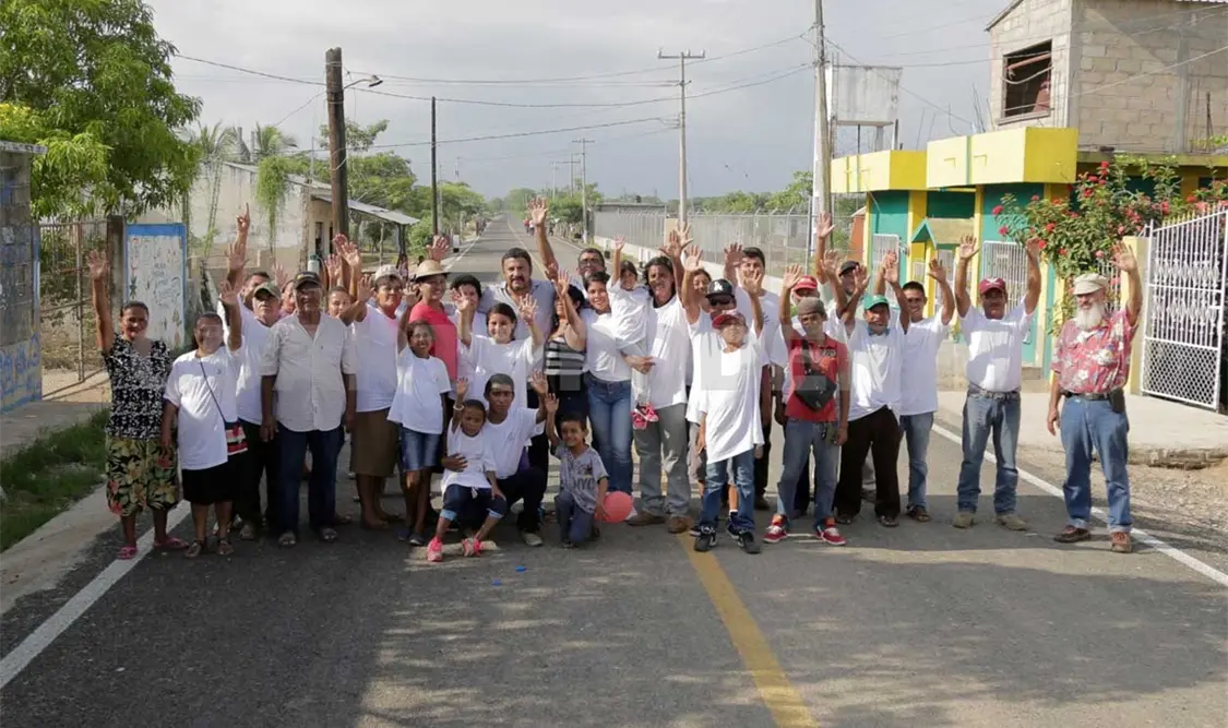 Con verbena festejan conclusión de tramo carretero en Arriaga
