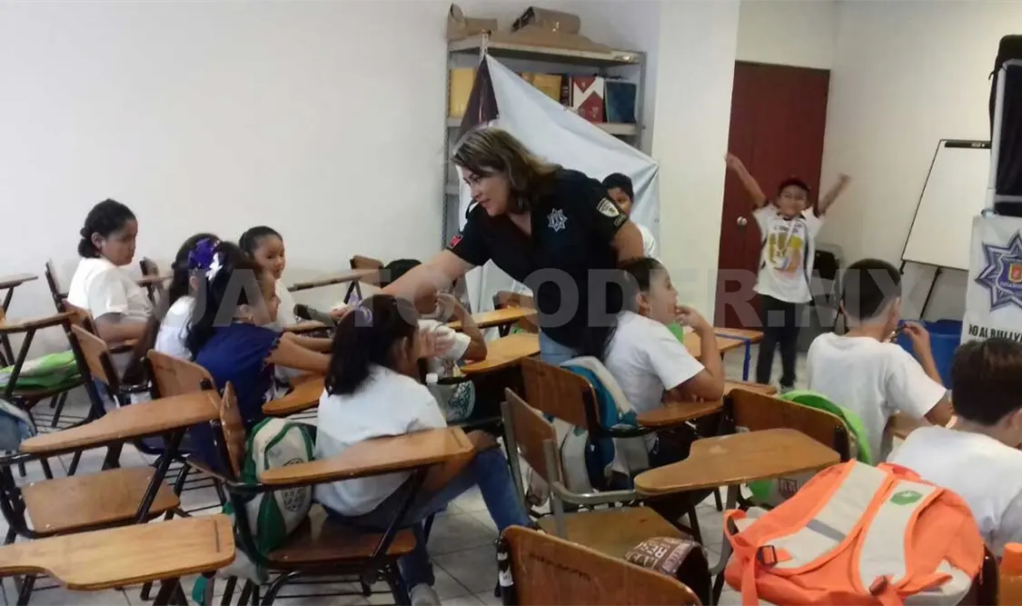 Policías llevan cultura contra Violencia de Género