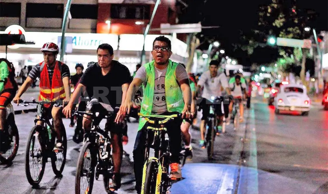 Rodarán hoy con el 78 paseo nocturno en bici