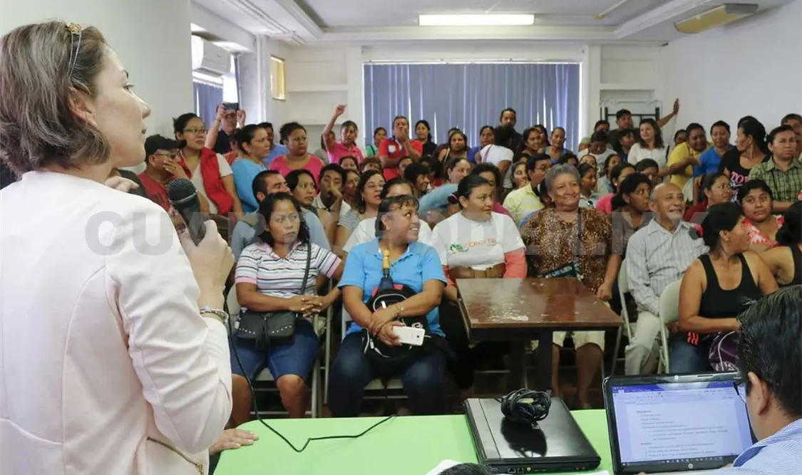Directivos del Cecyte atienden demanda de alumnos y padres de familia. Harald Flores / CP