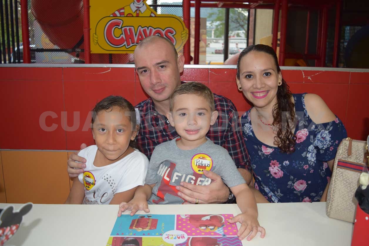 Celebran a Adrián su cumple número 2