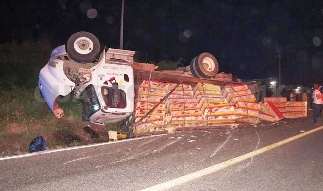El accidente fue provocado cuando dos caballos fueron imputados por ‘la mole de fierro’. Luis Castellanos / CP