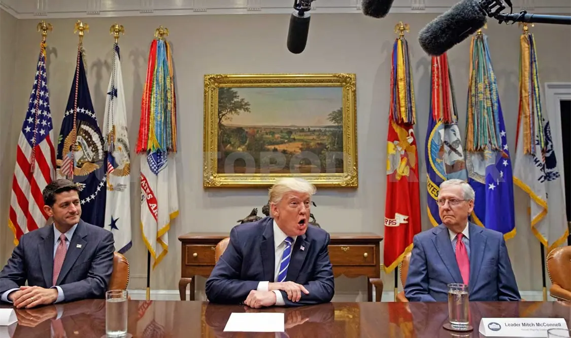 El presidente Donald Trump habla durante una reunión con líderes del Congreso. AP