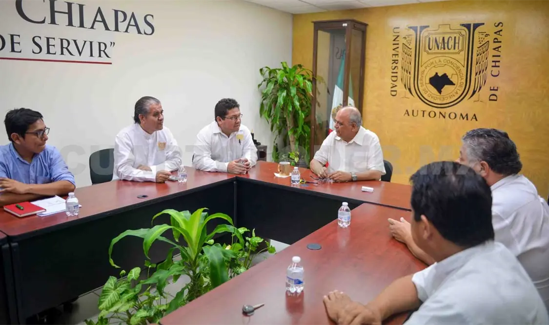 El rector Carlos Eugenio Ruiz sostuvo un encuentro con alumnos, egresados, docentes y directivos de esta Unidad Académica. CP
