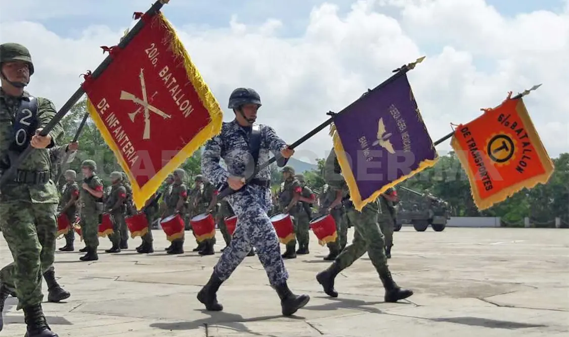 Elementos del ejército ensayando para los eventos patrios de septiembre. CP