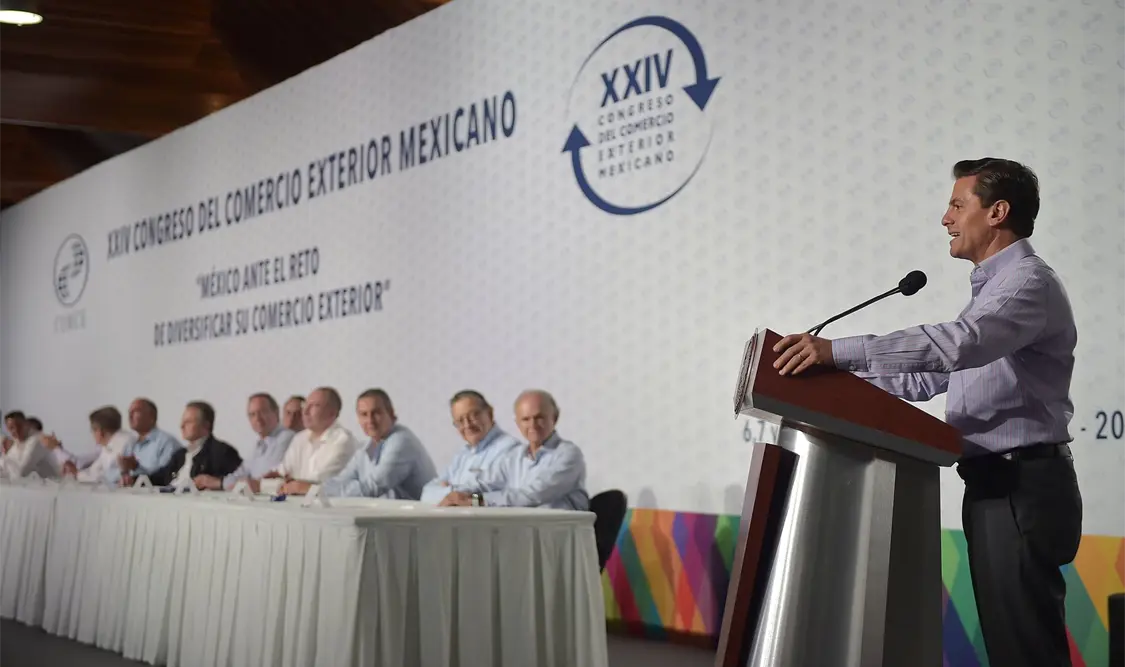 Legisladores deben servir a México, no a proyectos personales: Peña Nieto