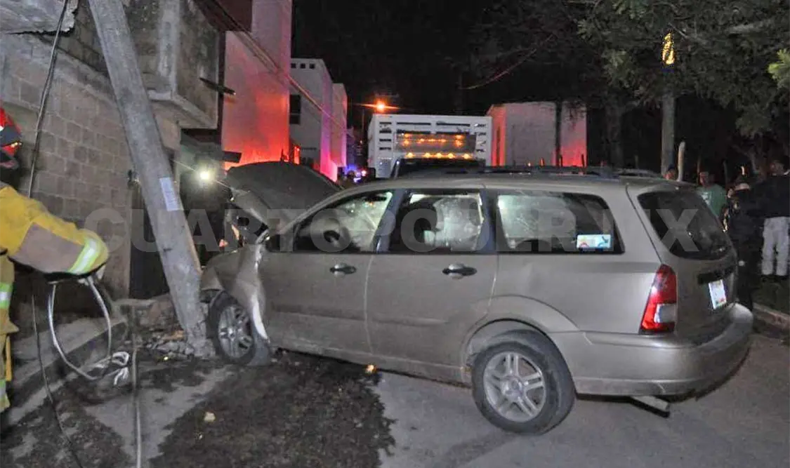 Autoridades de Tránsito y Vialidad Municipal lograron detener al presunto responsable del accidente. Flor Cordero / CP